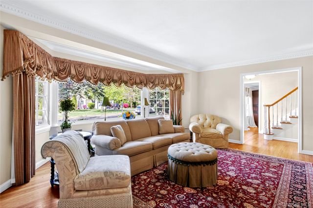 34 Longridge Road, Manhasset, NY 11030
