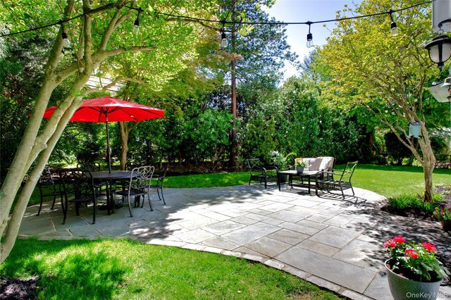 34 Longridge Road, Manhasset, NY 11030