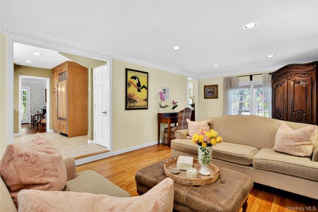 34 Longridge Road, Manhasset, NY 11030