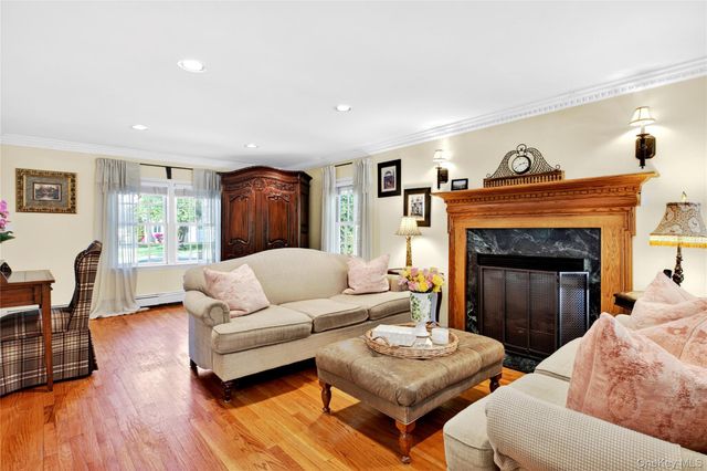 34 Longridge Road, Manhasset, NY 11030