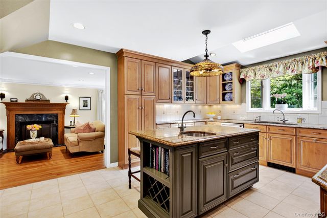 34 Longridge Road, Manhasset, NY 11030