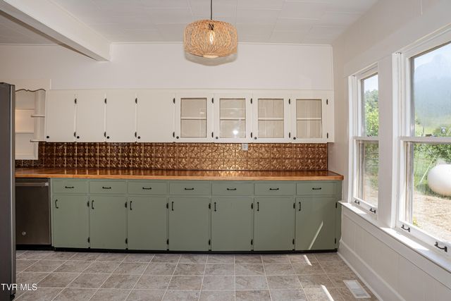 475 Doc Hawkins Road, Greeneville, TN 37745