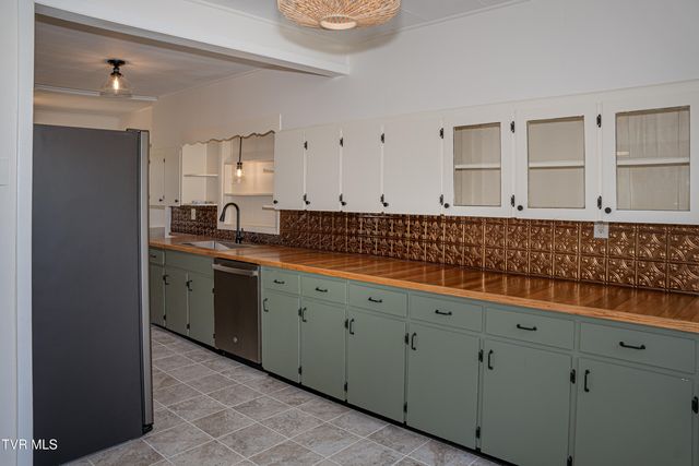 475 Doc Hawkins Road, Greeneville, TN 37745