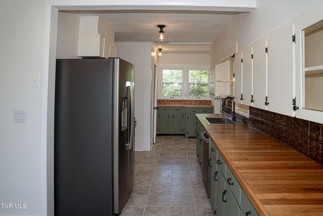 475 Doc Hawkins Road, Greeneville, TN 37745