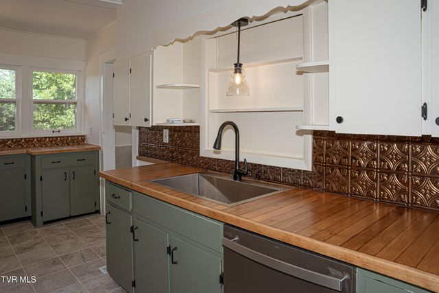 475 Doc Hawkins Road, Greeneville, TN 37745