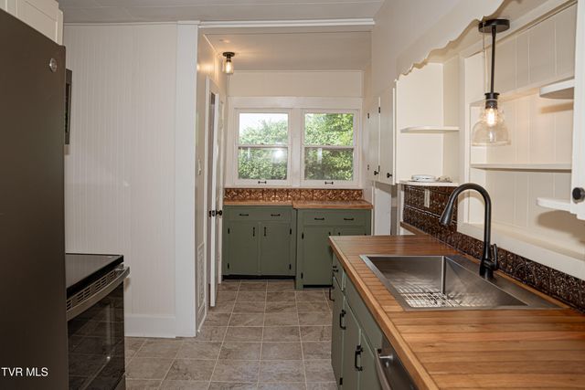 475 Doc Hawkins Road, Greeneville, TN 37745