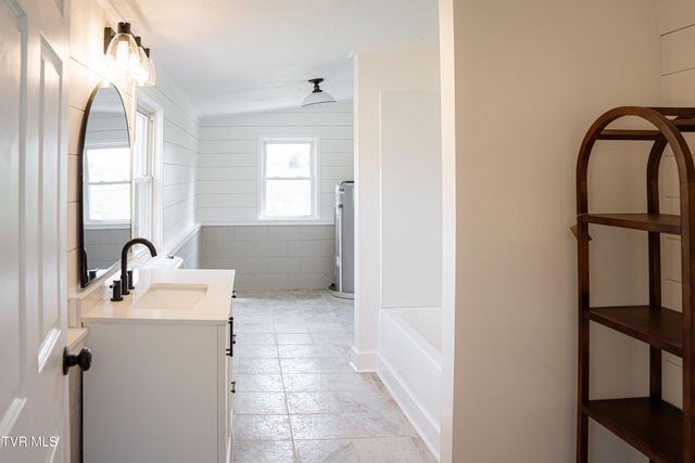 475 Doc Hawkins Road, Greeneville, TN 37745