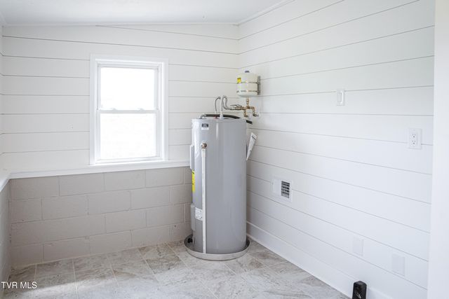 475 Doc Hawkins Road, Greeneville, TN 37745