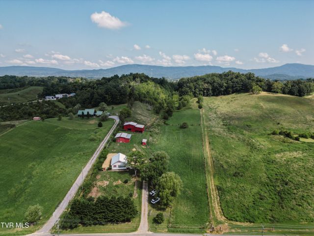 475 Doc Hawkins Road, Greeneville, TN 37745