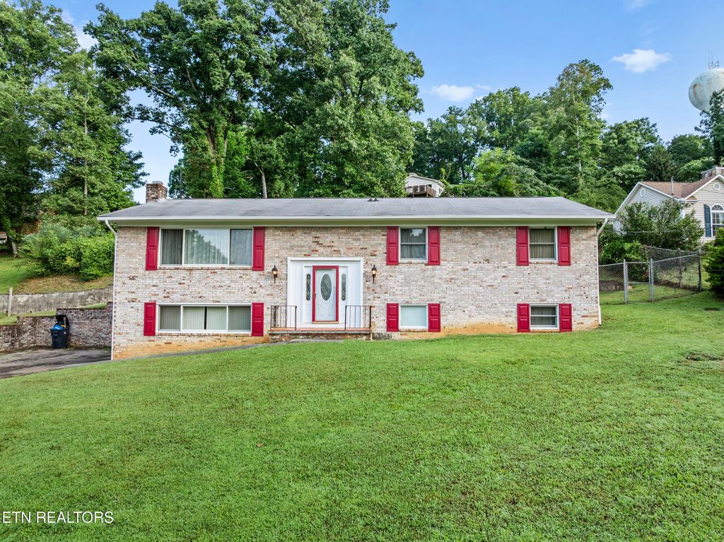5021 Ridgemont Drive, Knoxville, TN 37918