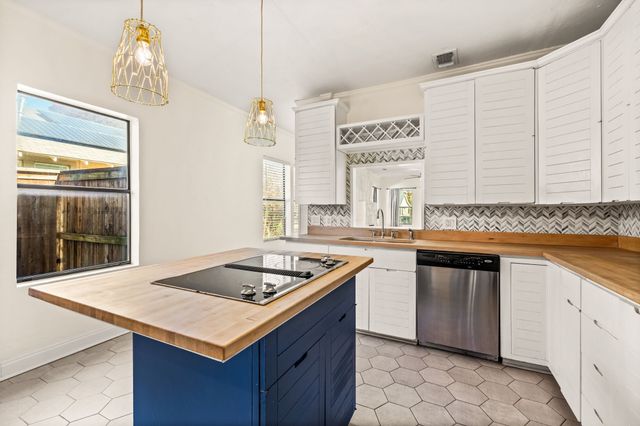 1800 Virginia Place, Fort Worth, TX 76107