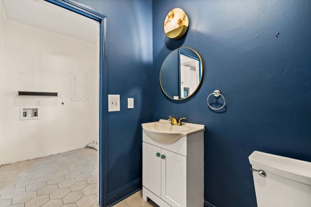 1800 Virginia Place, Fort Worth, TX 76107