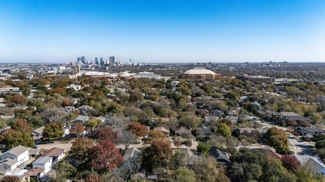 1800 Virginia Place, Fort Worth, TX 76107