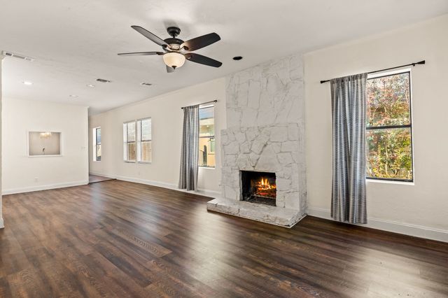 1800 Virginia Place, Fort Worth, TX 76107