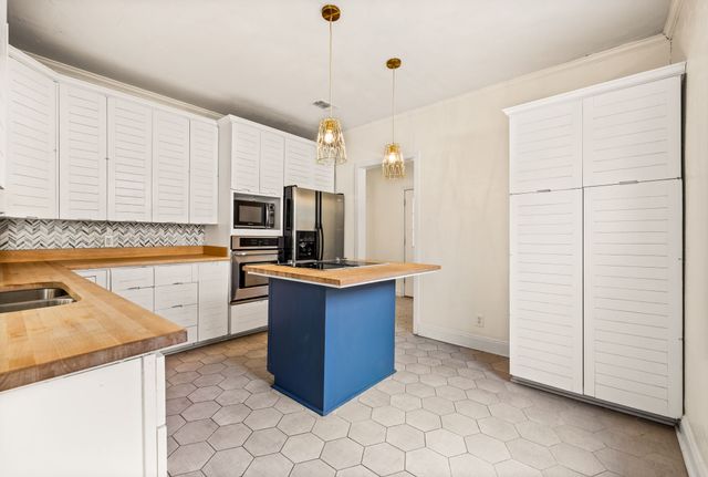 1800 Virginia Place, Fort Worth, TX 76107