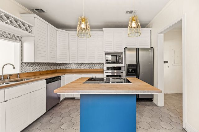 1800 Virginia Place, Fort Worth, TX 76107