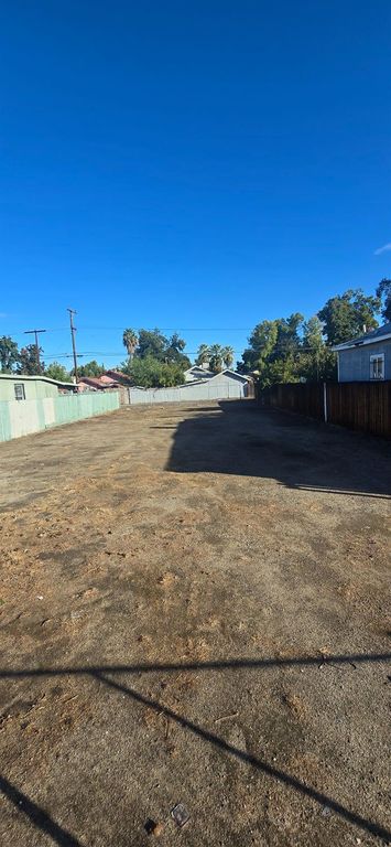 Image 2 of property listing at 3333 E Tulare Street, Fresno, CA 93702