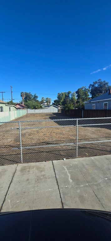 Image 3 of property listing at 3333 E Tulare Street, Fresno, CA 93702
