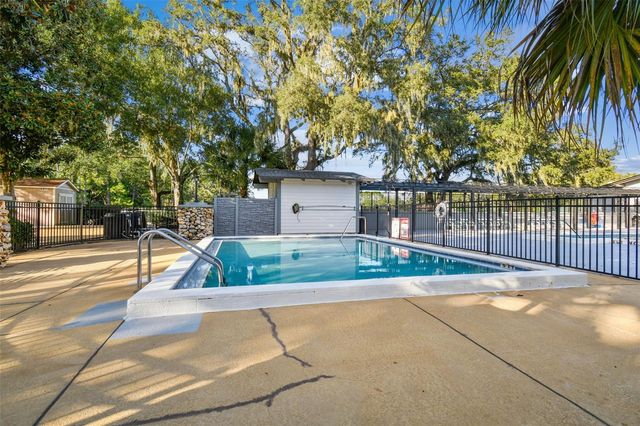 5306 WATERLEAF COURT, Valrico, FL 33596