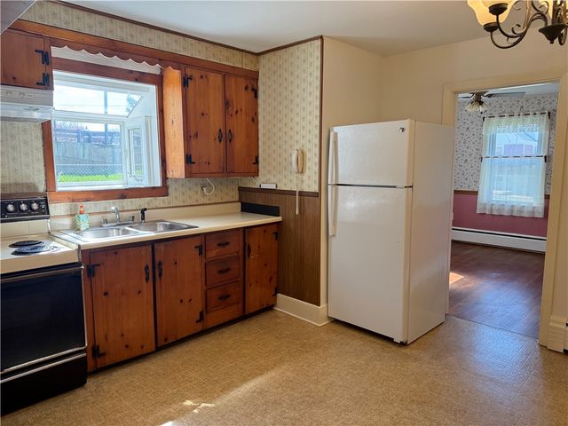 18 John Duggan Road, Tiverton, RI 02878