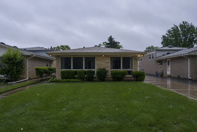 905 Long Road, Glenview, IL 60025