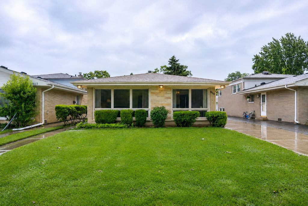 905 Long Road, Glenview, IL 60025