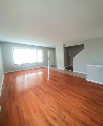 2207 Williamsburg Drive, Waukegan, IL 60085