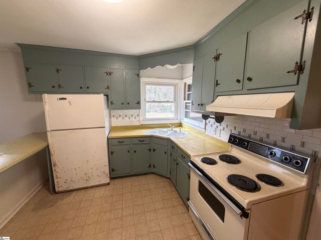 107 Looneybrook Drive, Fountain Inn, SC 29644