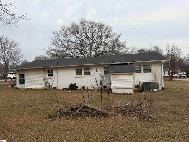 107 Looneybrook Drive, Fountain Inn, SC 29644