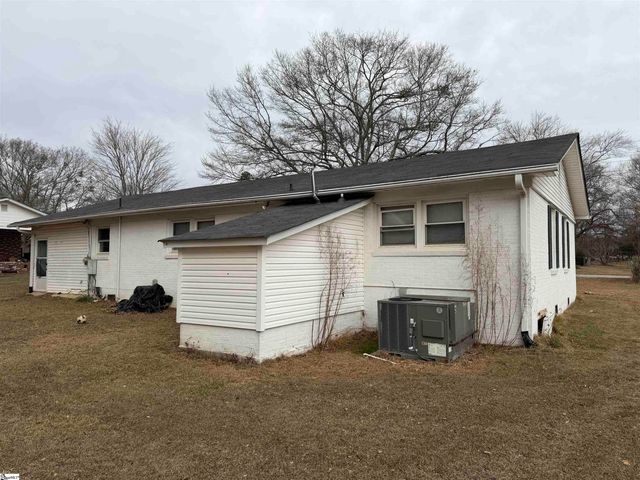 107 Looneybrook Drive, Fountain Inn, SC 29644