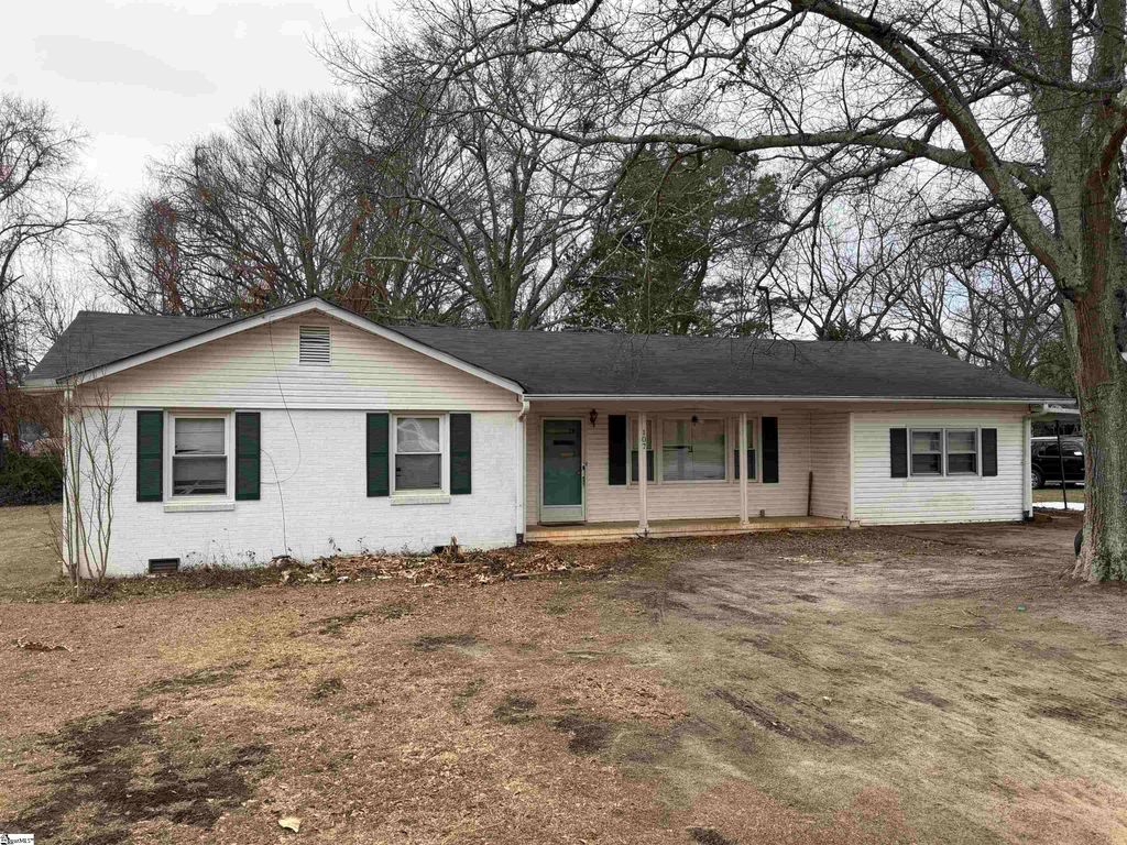 107 Looneybrook Drive, Fountain Inn, SC 29644