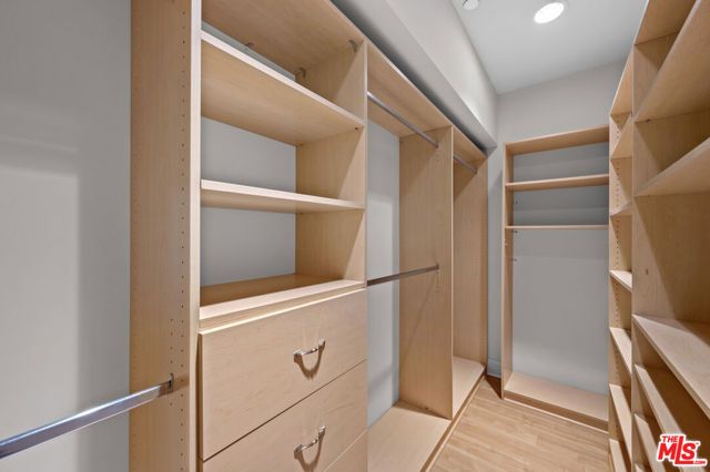 10935 Missouri Avenue B, Los Angeles, CA 90025