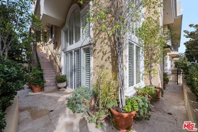 10935 Missouri Avenue B, Los Angeles, CA 90025