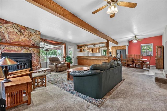2204 Lampman Road, Gold Hill, OR 97525