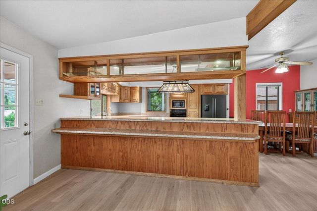 2204 Lampman Road, Gold Hill, OR 97525