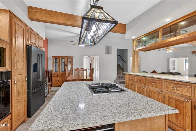 2204 Lampman Road, Gold Hill, OR 97525
