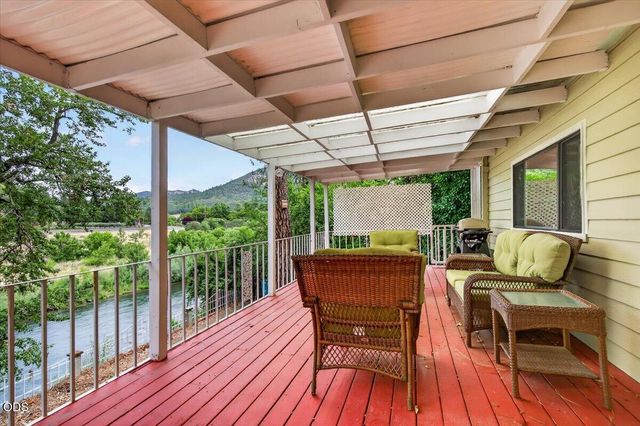2204 Lampman Road, Gold Hill, OR 97525