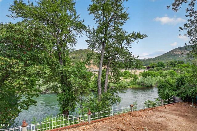 2204 Lampman Road, Gold Hill, OR 97525