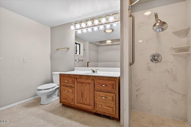 2204 Lampman Road, Gold Hill, OR 97525