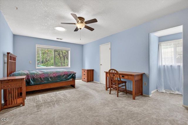 2204 Lampman Road, Gold Hill, OR 97525