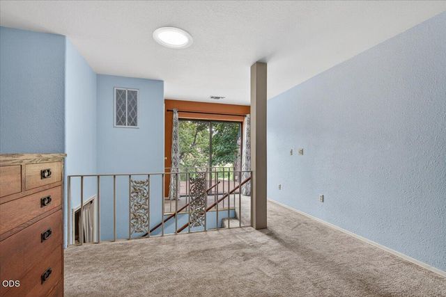 2204 Lampman Road, Gold Hill, OR 97525