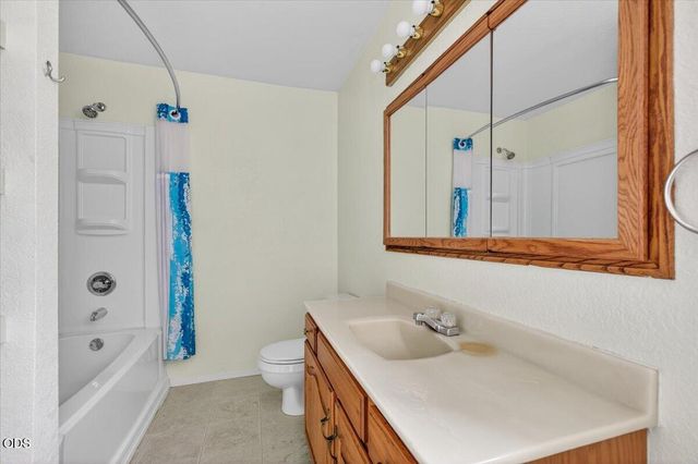 2204 Lampman Road, Gold Hill, OR 97525