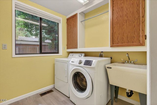 2204 Lampman Road, Gold Hill, OR 97525