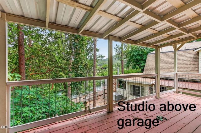 2204 Lampman Road, Gold Hill, OR 97525