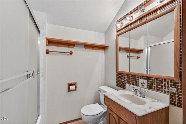 2204 Lampman Road, Gold Hill, OR 97525