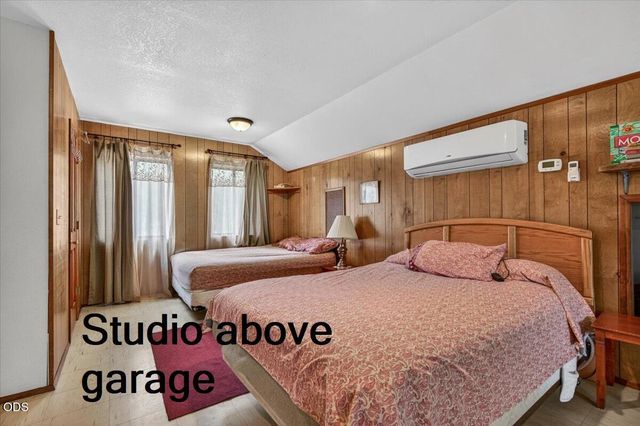 2204 Lampman Road, Gold Hill, OR 97525