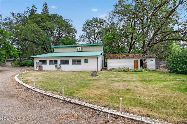 2204 Lampman Road, Gold Hill, OR 97525