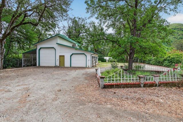 2204 Lampman Road, Gold Hill, OR 97525