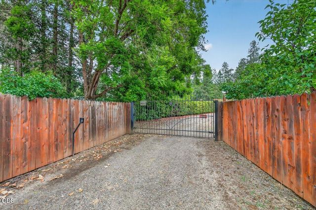 2204 Lampman Road, Gold Hill, OR 97525