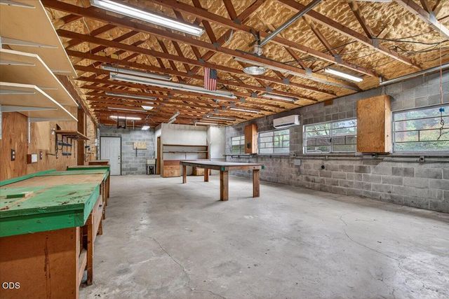 2204 Lampman Road, Gold Hill, OR 97525